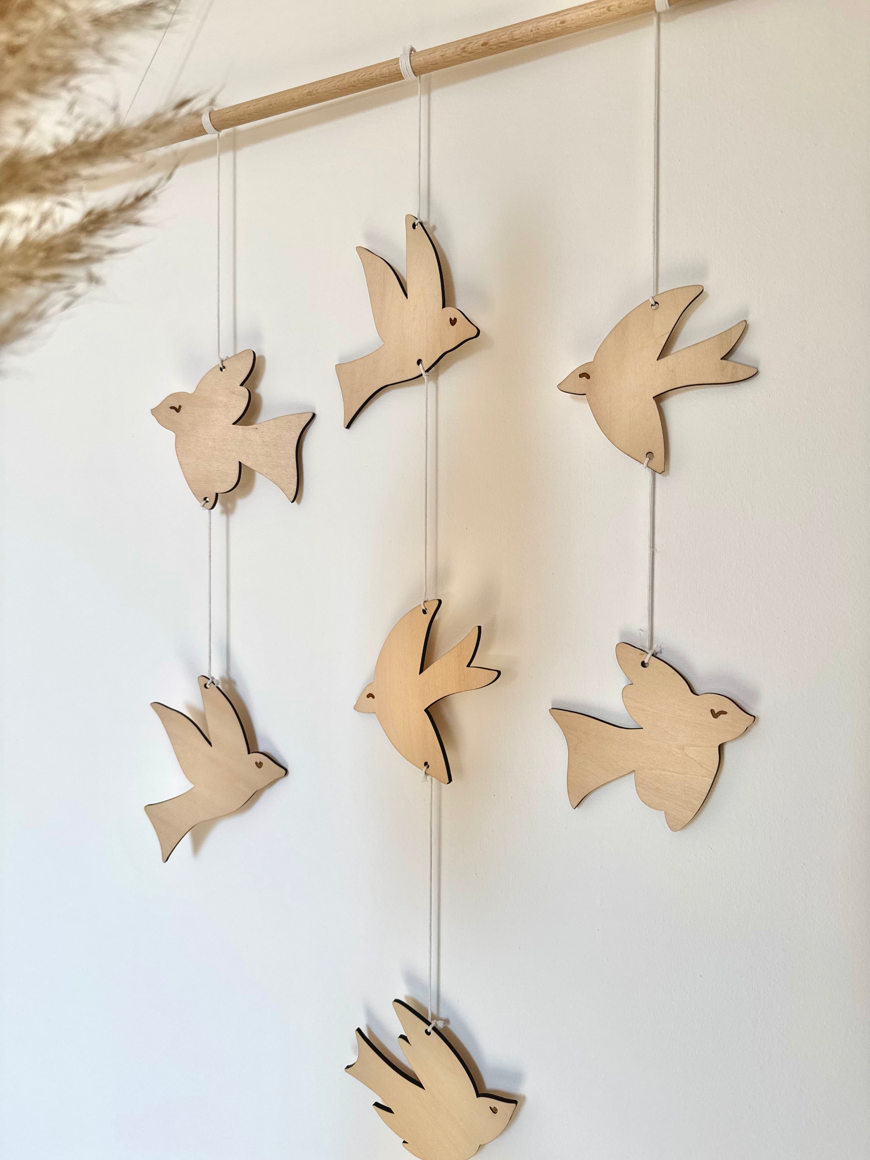 Mobile en bois - hirondelles