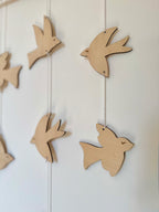 Mobile en bois - hirondelles
